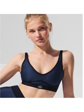 ALO Yoga Airlift Line Up Bra - Navy - Small